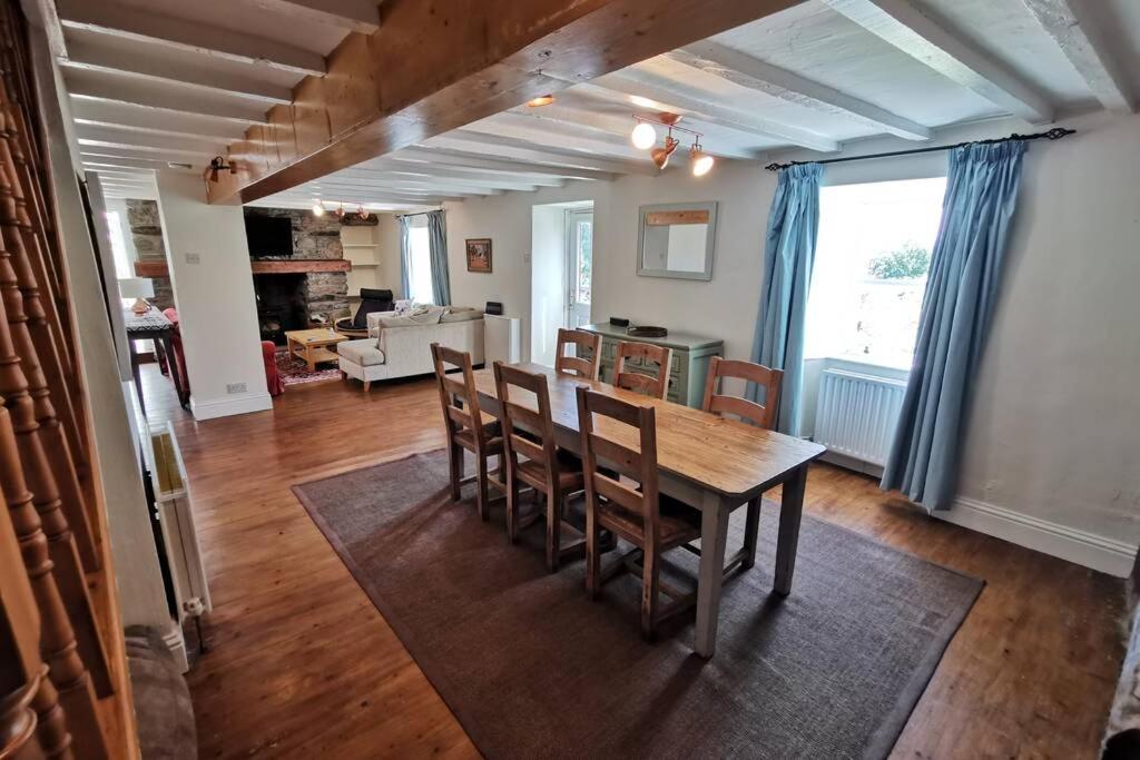 Cosy, Coastal Retreat With A Large Garden Villa Monreith Exterior photo
